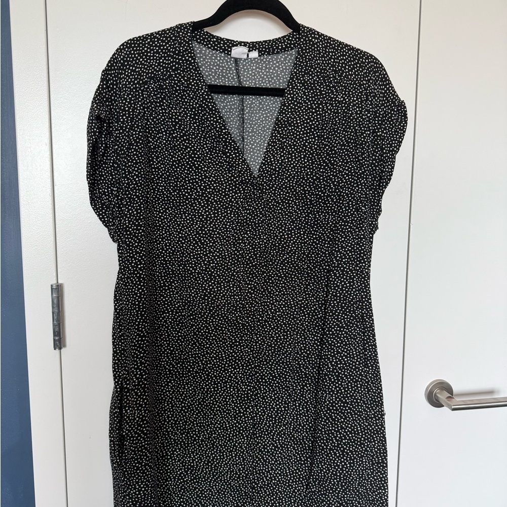 GAP Black Sheath Dress with V-Neck and Dolman Cap Sleeves